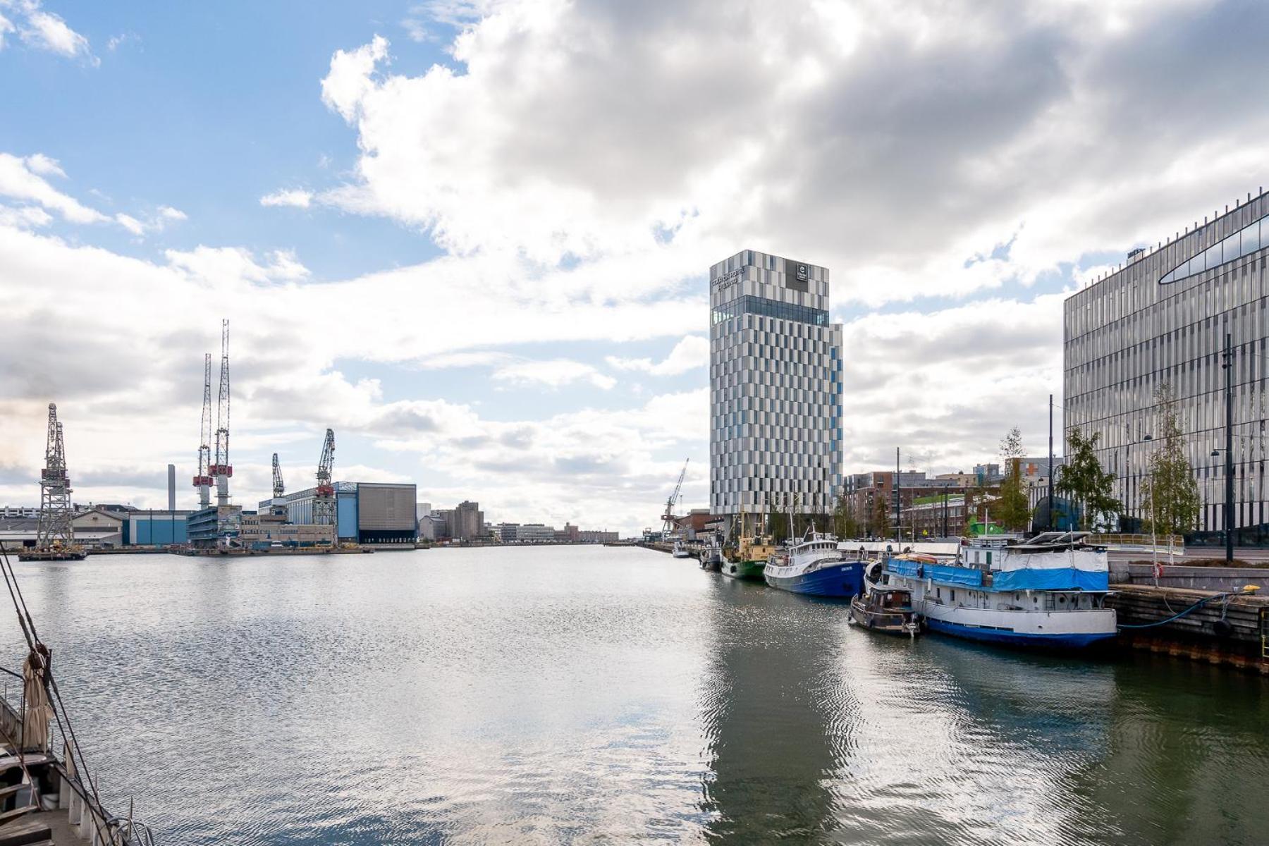 Sea View Studio, Tram Nearby, Netflix, Kamppi Apartment
